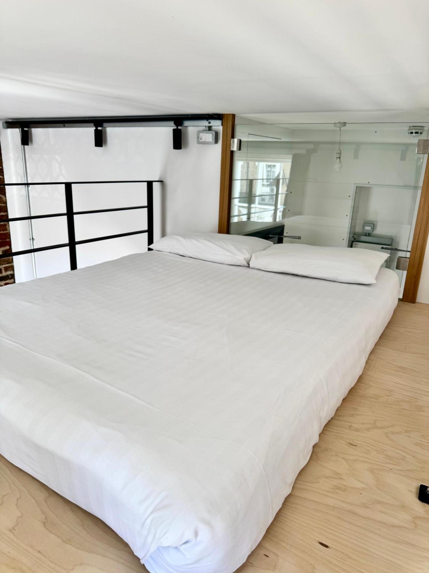 24 Hotel